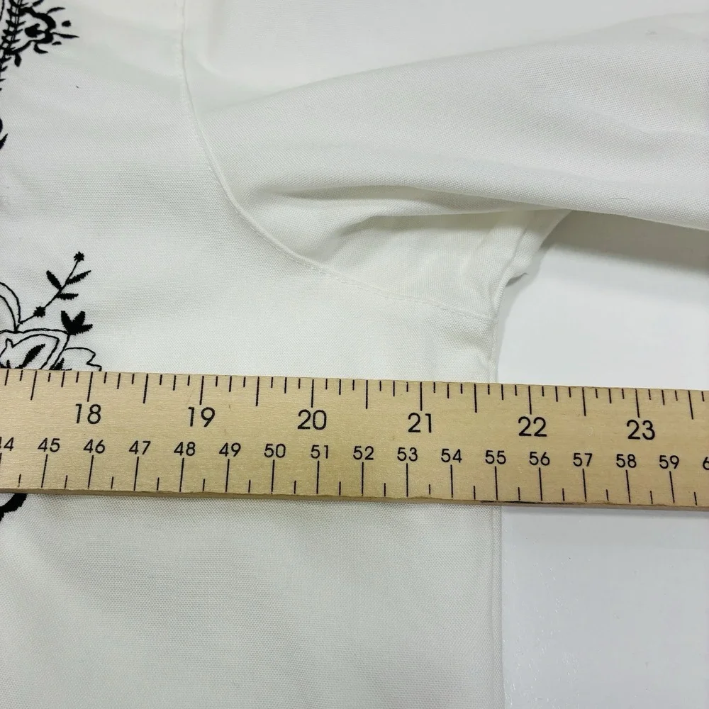 Foxcroft Wrinkle Free White Embroidered Button Shirt Women's Size 12 Classic Fit - Picture 8 of 15